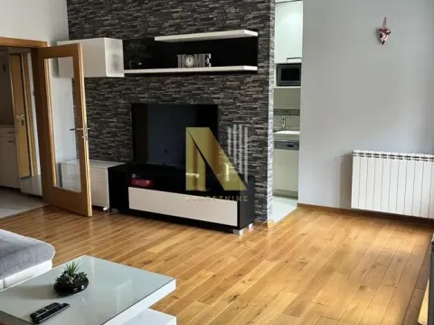 Izdavanje, trosoban stan, 62m², Centar, Novi Sad - image 4