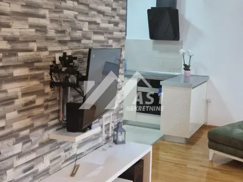 Izdavanje, trosoban stan, 74m², Socijalno, Novi Sad Sve Podlokacije - image 3