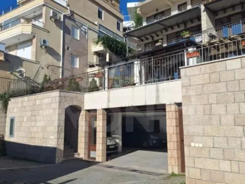 Rent, one bedroom apartment, 40m², Tivat, Crna Gora - image 4