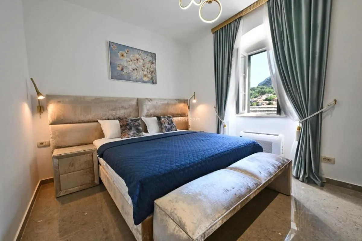Prodaja, trosoban stan, 90m², Grad, Kotor
