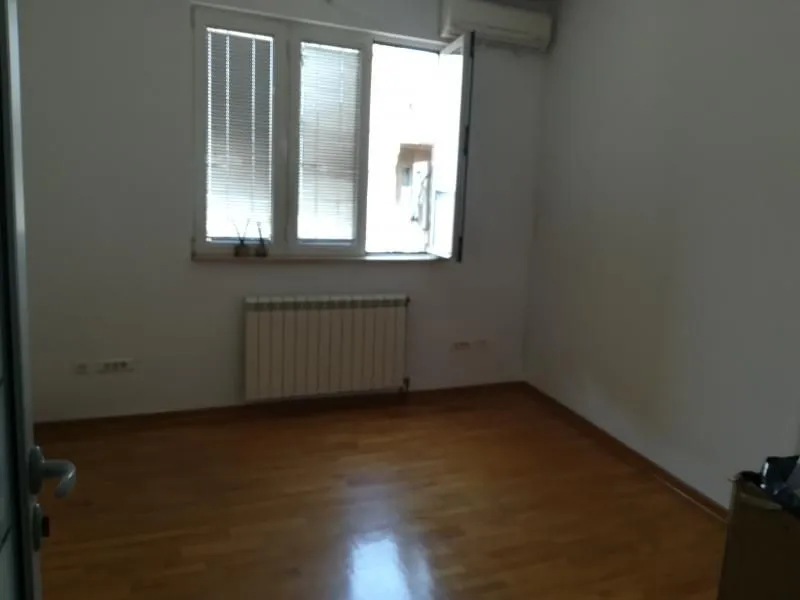 Izdavanje, poslovni prostor, 130m², Stari Grad, Beograd