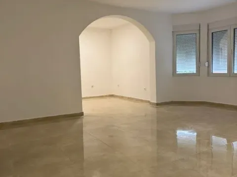 Rent, house, 500m², Stari Aerodrom, Podgorica - image 5