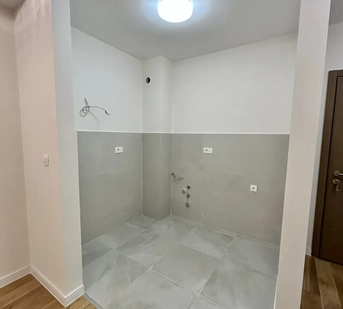 Izdavanje, jednosoban stan, 43m², Central Point, Podgorica