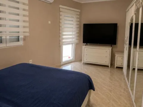 Izdavanje, trosoban stan, 125m², Malo Brdo, Podgorica - image 9