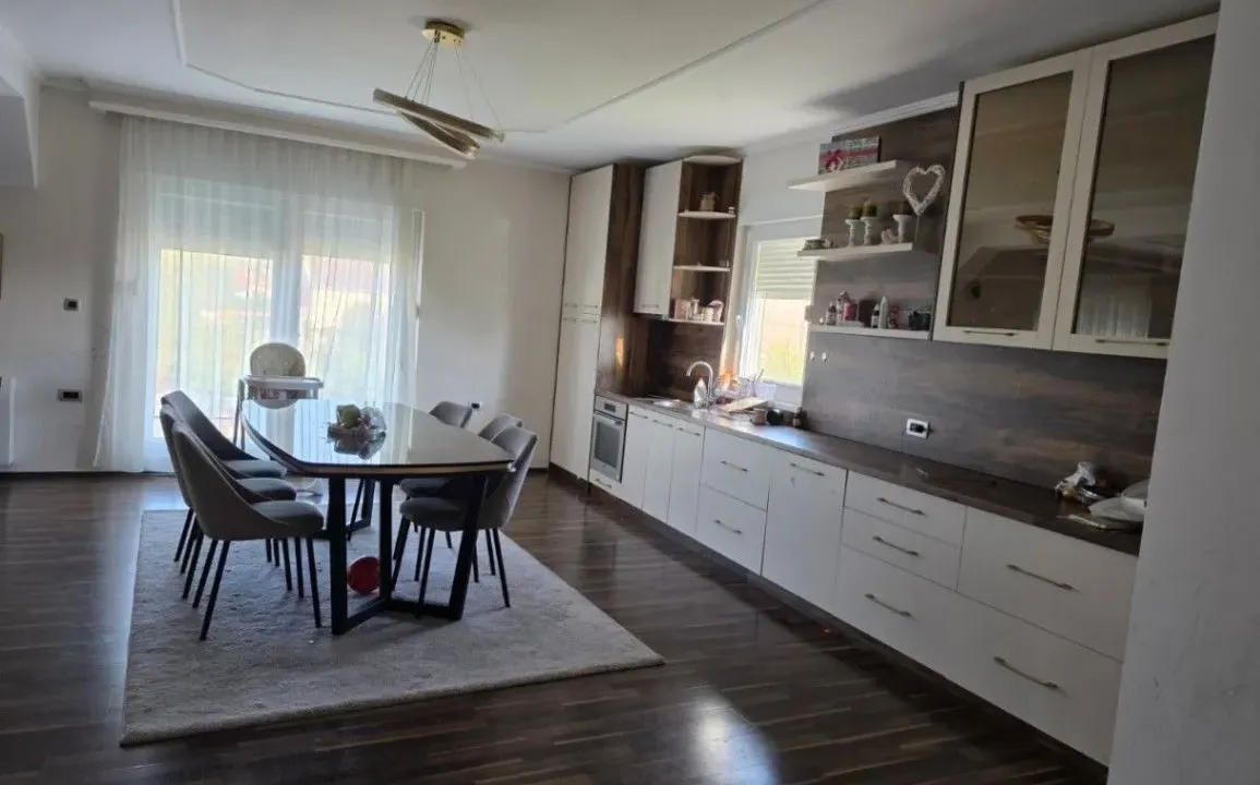 Izdavanje, kuća, 331m², Tuzi, Podgorica