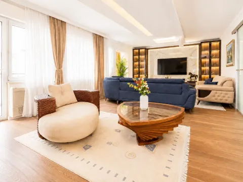 Rent, three bedroom apartment, 200m², Gorica C, Podgorica - image 2