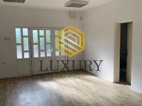 Izdavanje, kuća, 250m², Tološi, Podgorica - image 8