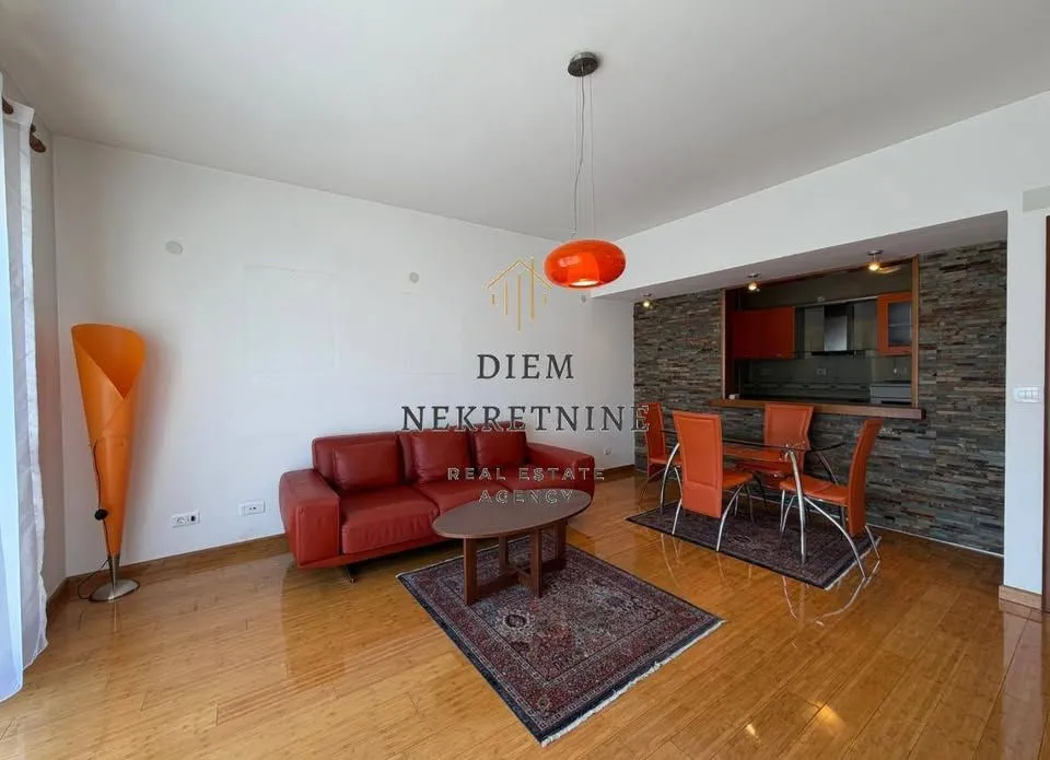 Prodaja, jednosoban stan, 65m², Centar, Bar