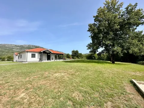 Rent, house, 150m², Pričelje, Podgorica - image 12