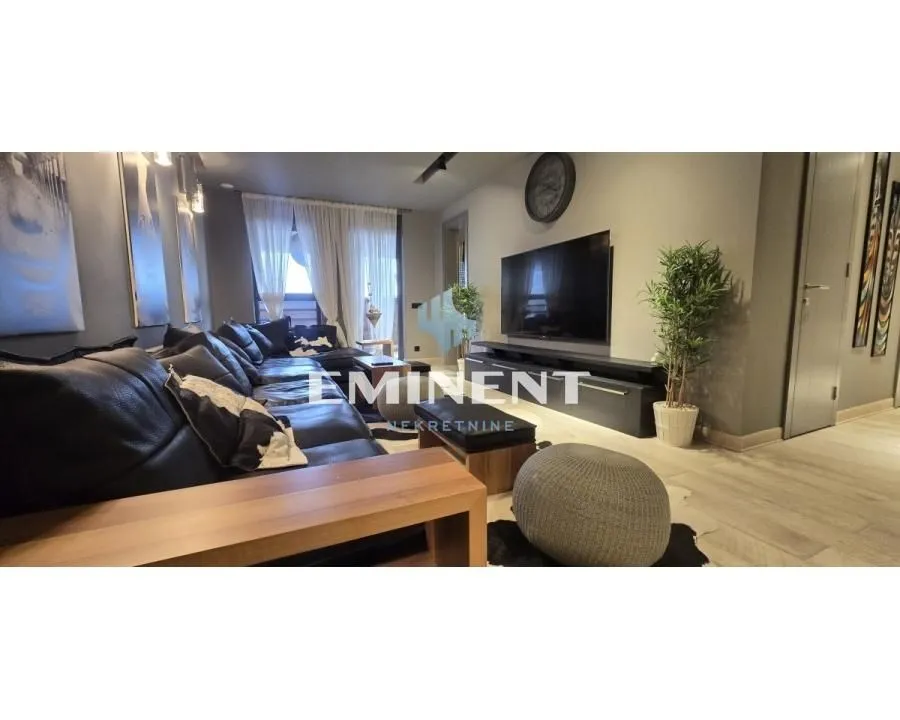 Izdavanje, trosoban stan, 122m², Novi Beograd Blok 67, Novi Beograd Sve Podlokacije