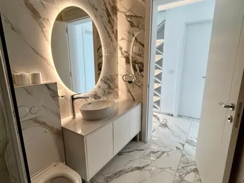 Izdavanje, kuća, 180m², Sremska Kamenica, Petrovaradin - image 12