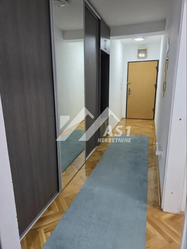 Izdavanje, dvosoban stan, 55m², Bulevar Oslobodjenja, Novi Sad Sve Podlokacije