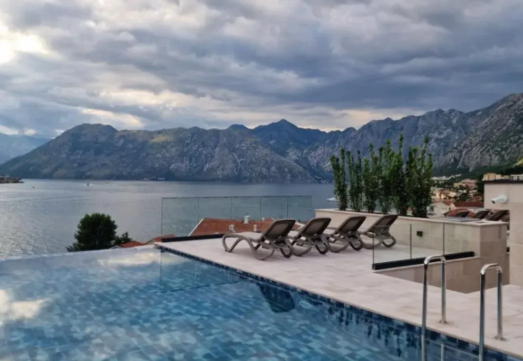 Prodaja, trosoban stan, 183m², Dobrota, Kotor