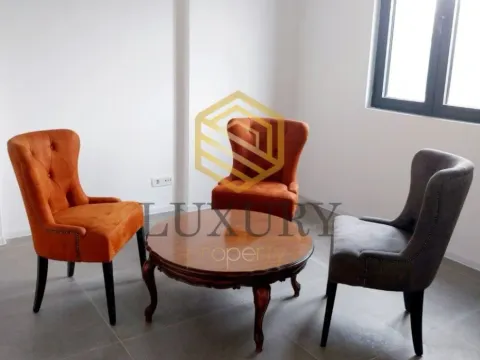 Izdavanje, poslovni prostor, 120m², Centar, Podgorica - image 5