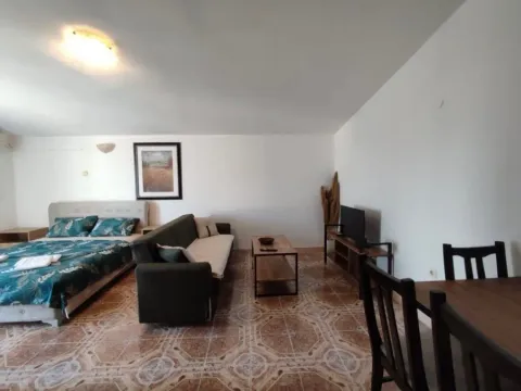 Izdavanje, garsonjera, 30m², Šušanj, Bar - image 4