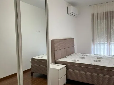 Izdavanje, dvosoban stan, 72m², Master Kvart, Podgorica - image 11