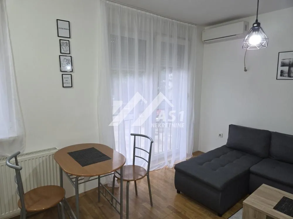 Izdavanje, stan, 25m², Bulevar Evrope, Novi Sad Sve Podlokacije