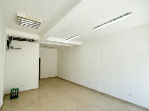 Rent, office space, 30m², Stari Aerodrom, Podgorica - image 2