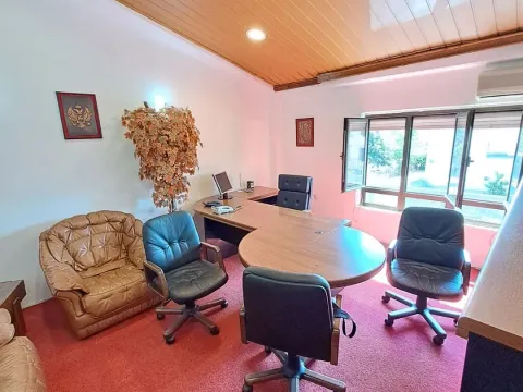 Rent, office space, 60m², Stari Aerodrom, Podgorica - image 1