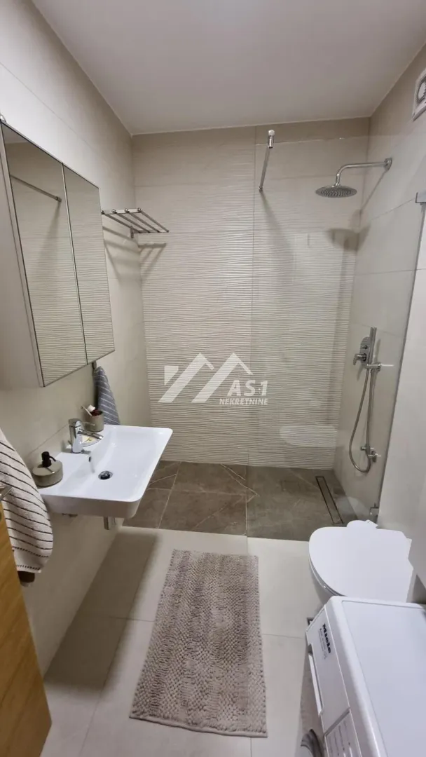 Izdavanje, trosoban stan, 66m², Rotkvarija, Novi Sad Sve Podlokacije