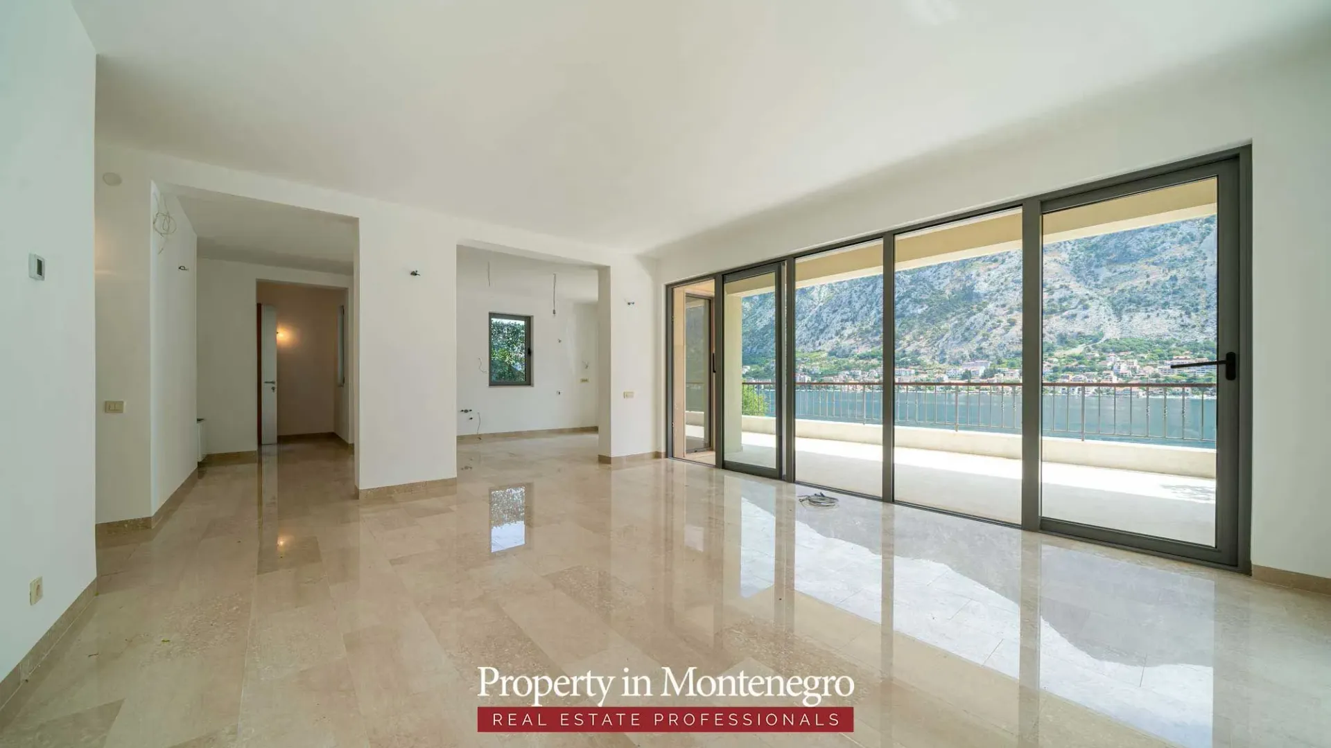 Prodaja, kuća, 520m², Muo, Kotor