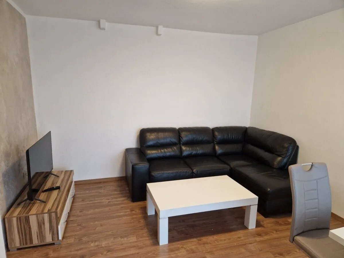 Izdavanje, jednosoban stan, 40m², Blok 6, Podgorica