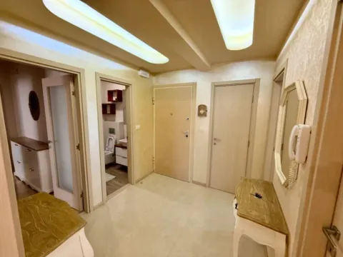 Izdavanje, trosoban stan, 100m², City Kvart, Podgorica - image 8