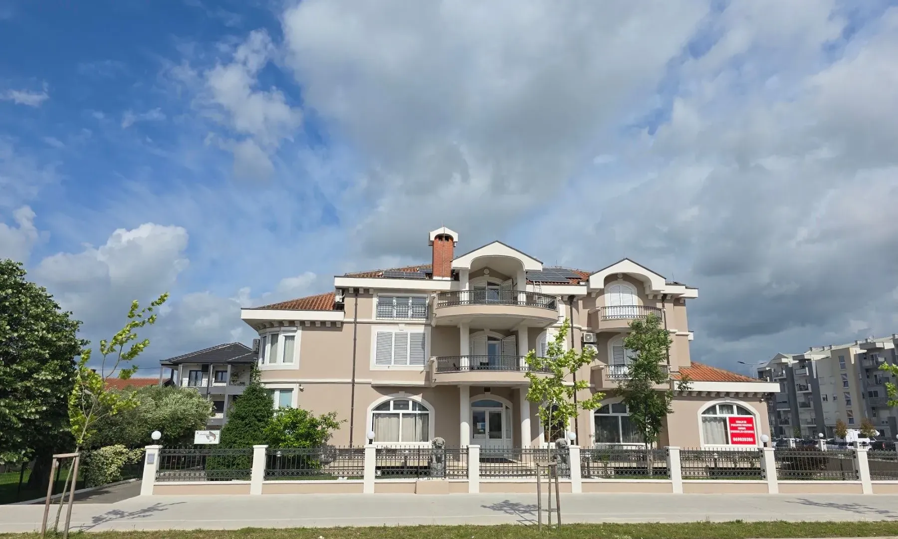 Izdavanje, poslovni prostor, 500m², Stari Aerodrom, Podgorica