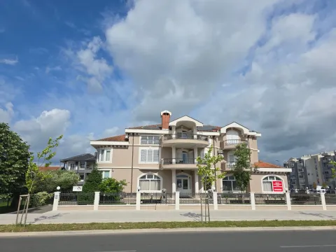 Izdavanje, poslovni prostor, 500m², Stari Aerodrom, Podgorica - image 1