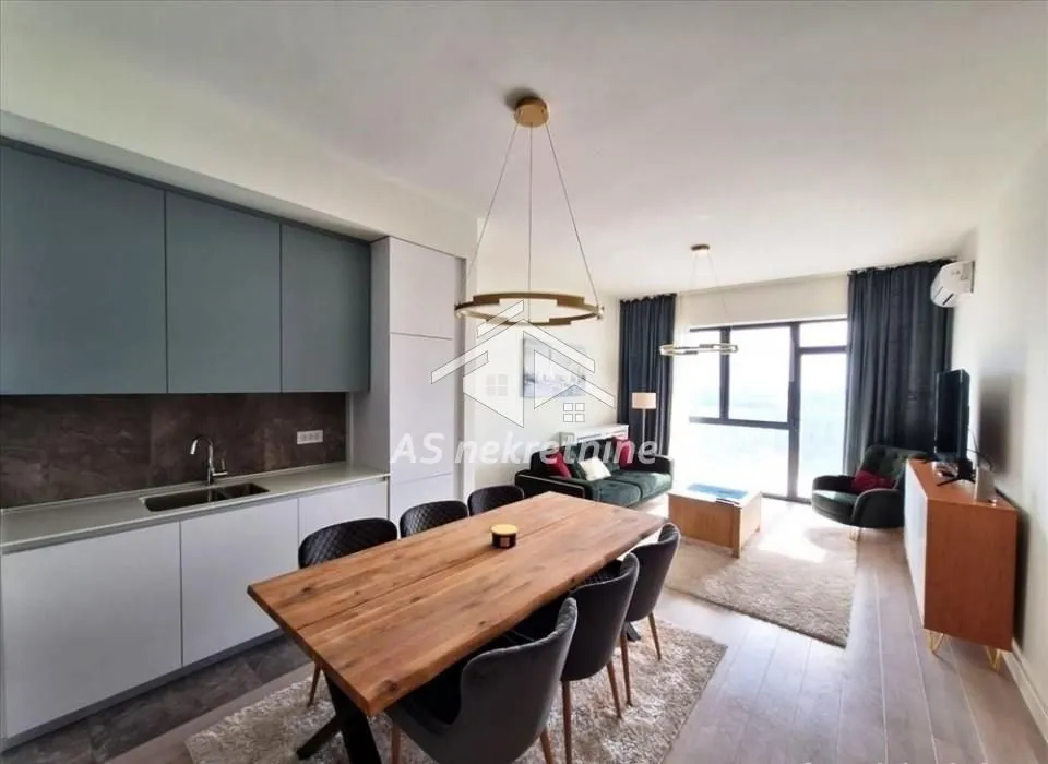 Izdavanje, trosoban stan, 83m², Savski Venac, Beograd