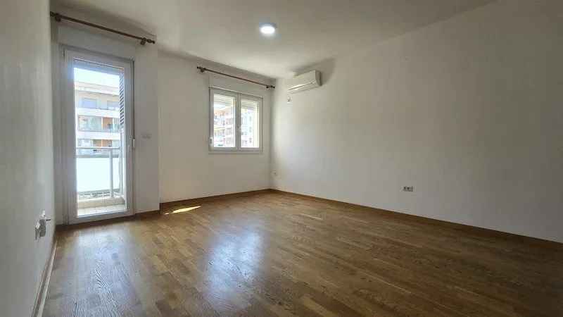 Izdavanje, poslovni prostor, 44m², City Kvart, Podgorica