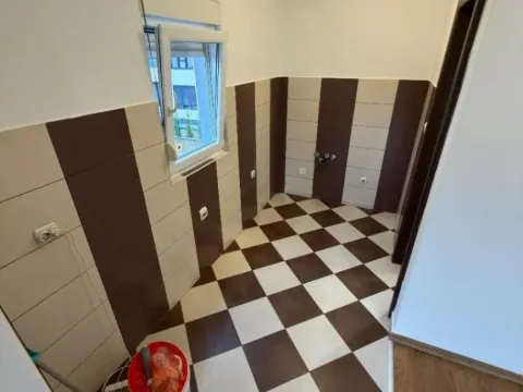 Izdavanje, poslovni prostor, 74m², Donja Gorica, Podgorica - image 9