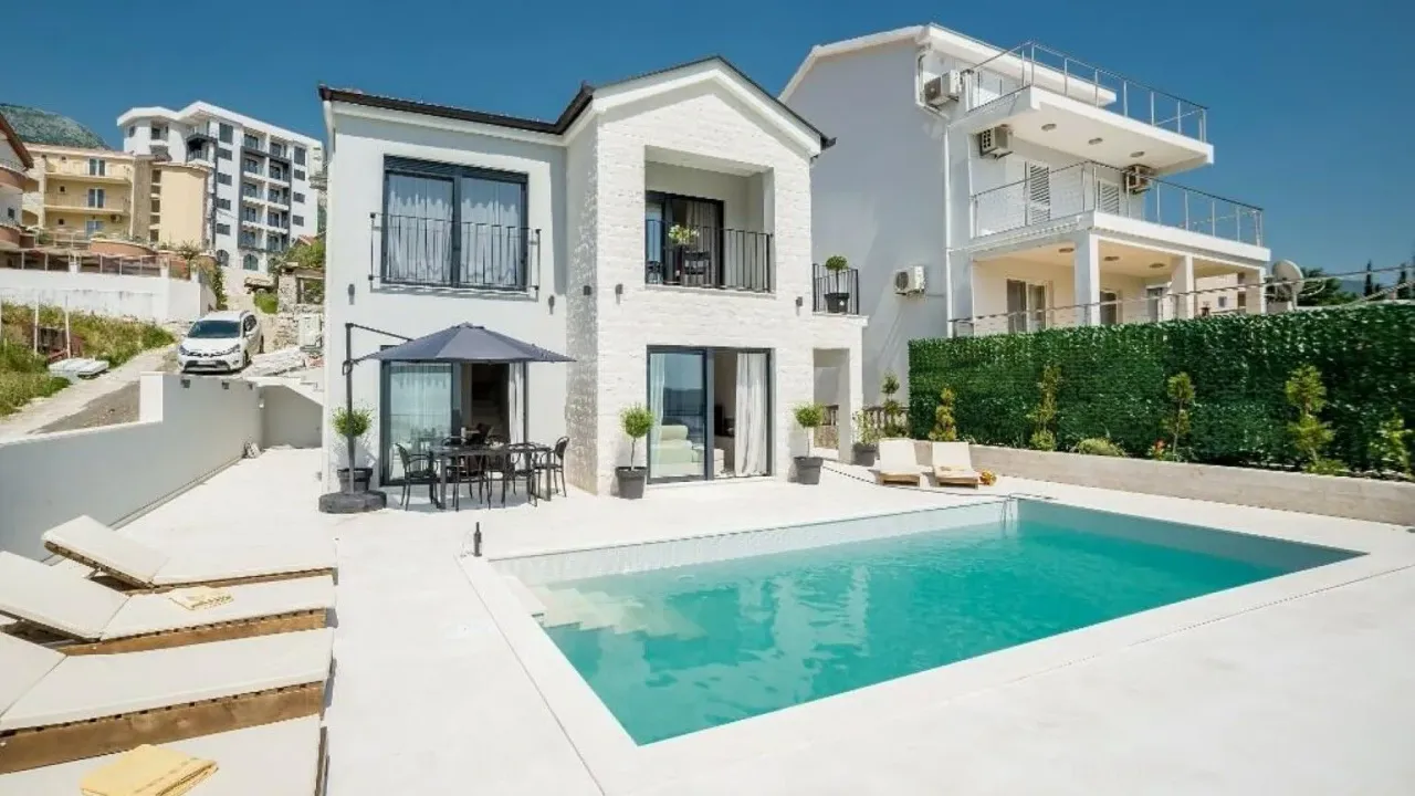 Sale, house, 160m², Bečići, Budva