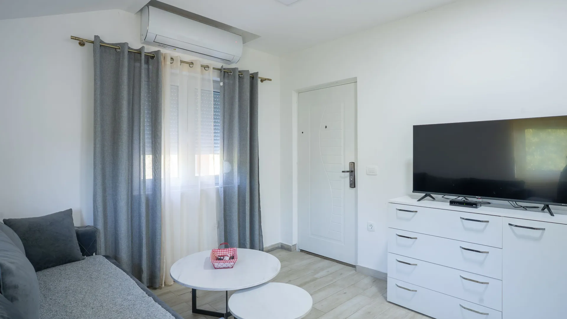 Rent, one bedroom apartment, 40m², Radanovići, Kotor