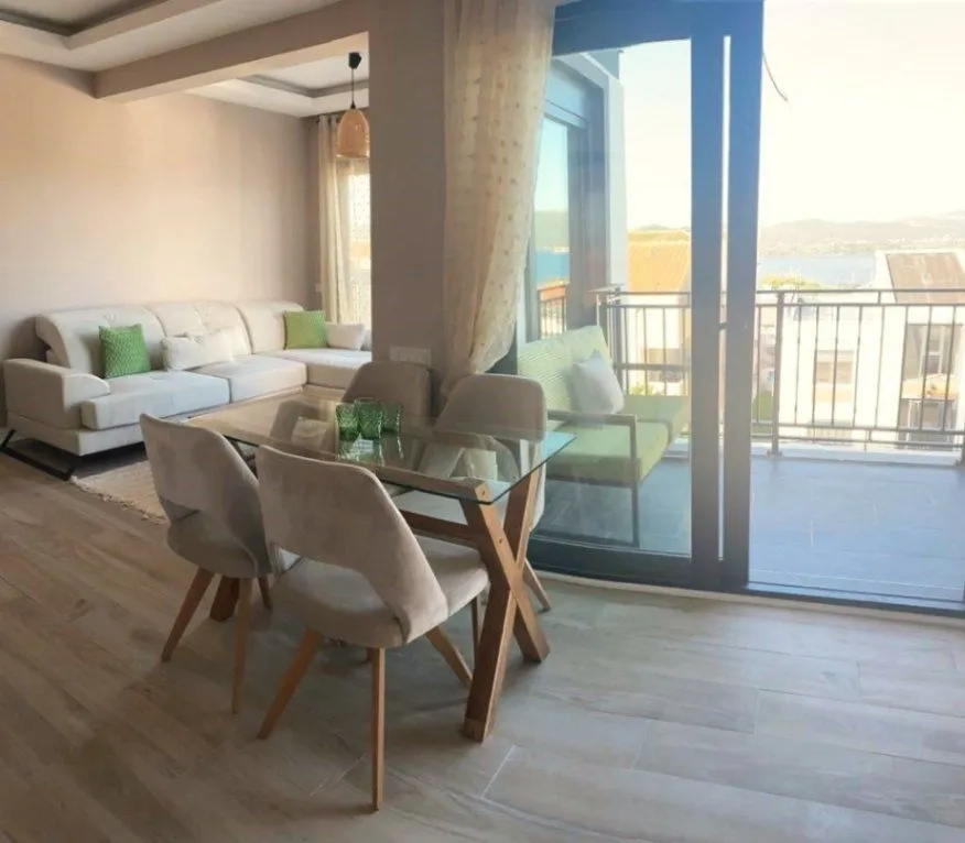 Izdavanje, dvosoban stan, 70m², Kava, Tivat