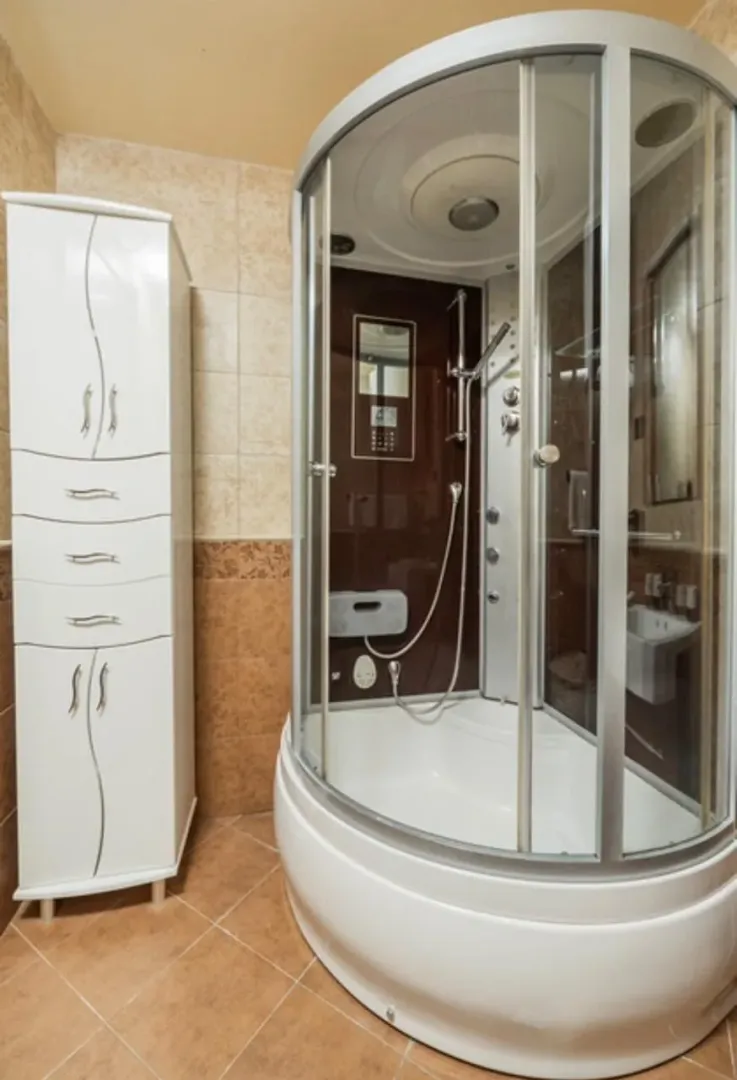 Rent, three bedroom apartment, 170m², Dobrota, Kotor