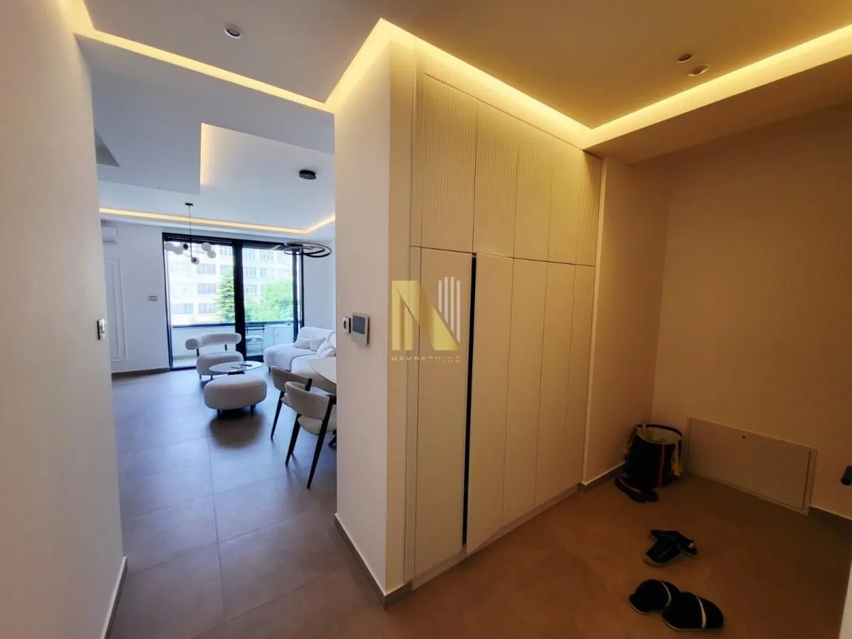Izdavanje, trosoban stan, 73m², Centar, Novi Sad