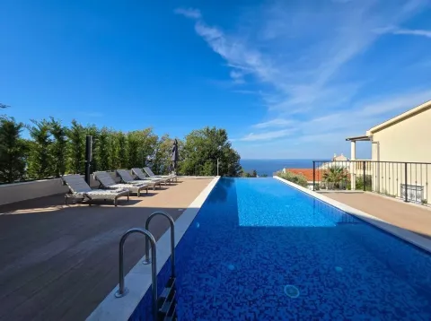 Swimming pool with sunbathing area and sea view. - image 22