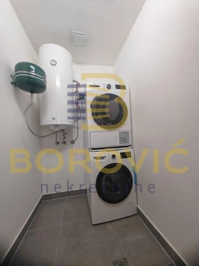 Izdavanje, četvorosoban stan, 115m², Savski Venac, Beograd