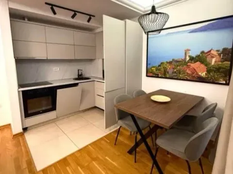 Rent, two bedroom apartment, 66m², Bečići, Budva - image 2