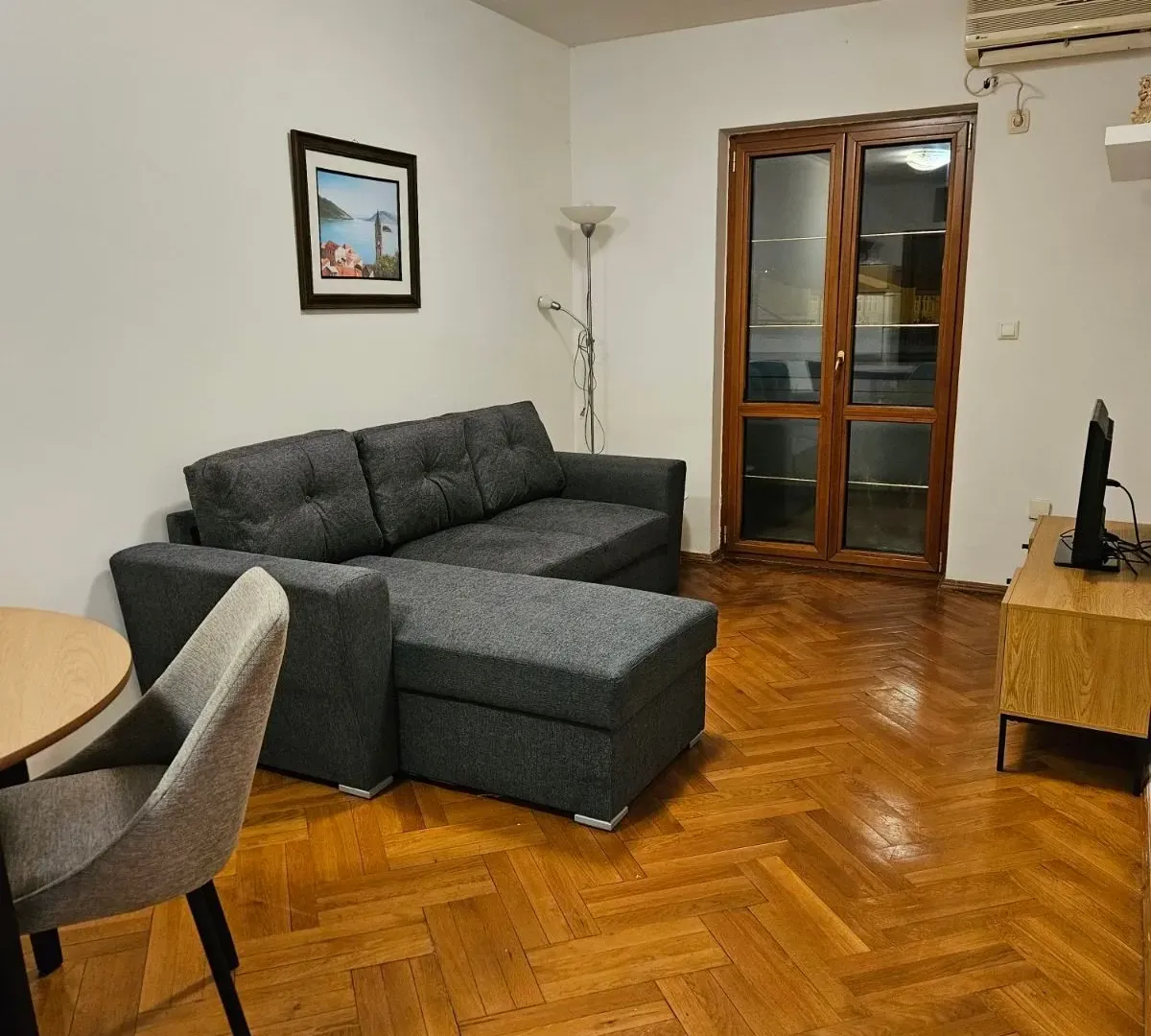 Izdavanje, jednosoban stan, 53m², Golubovina, Budva