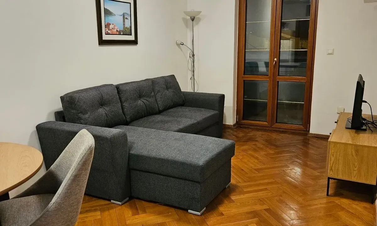 Izdavanje, jednosoban stan, 53m², Golubovina, Budva