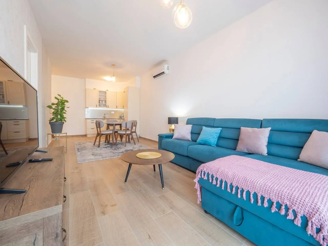 Izdavanje, jednosoban stan, 56m², Centar, Budva