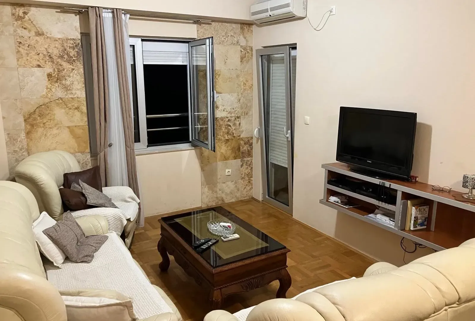 Izdavanje, jednosoban stan, 53m², Budva, Crna Gora
