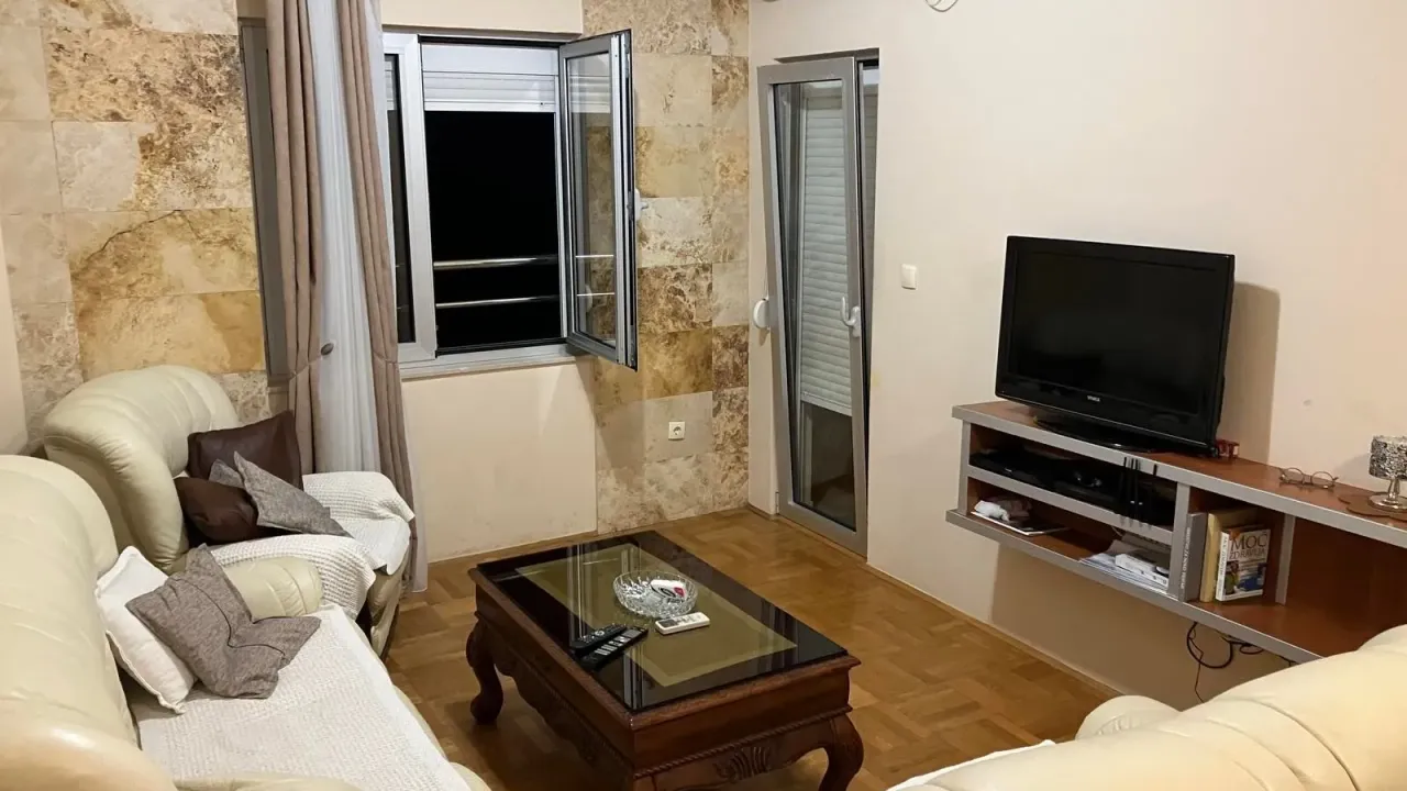 Izdavanje, jednosoban stan, 53m², Budva, Crna Gora