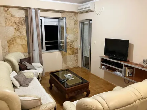 Izdavanje, jednosoban stan, 53m², Budva, Crna Gora
