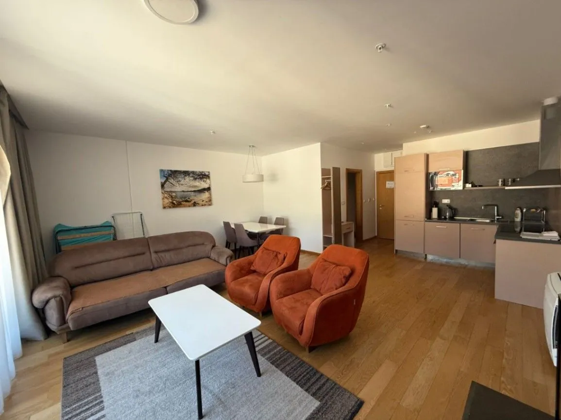 Izdavanje, jednosoban stan, 61m², Budva, Crna Gora