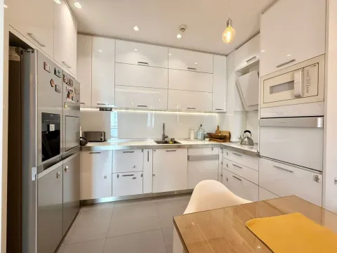 Prodaja, dvosoban stan, 64m², City Kvart, Podgorica - image 4