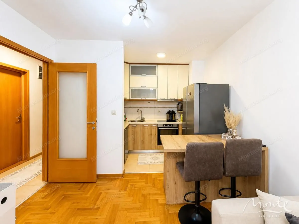 Prodaja, jednosoban stan, 42m², Stari Aerodrom, Podgorica