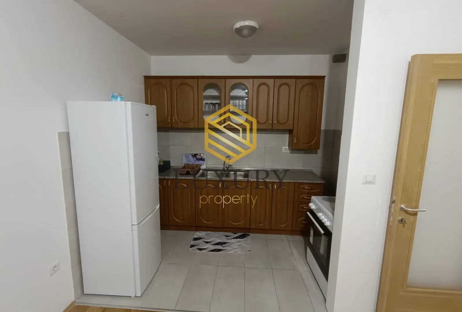Izdavanje, jednosoban stan, 50m², Stari Aerodrom, Podgorica